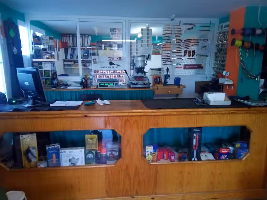 Antonio Serrano Baca ( SUMINISTROS AGROPECUARIOS)