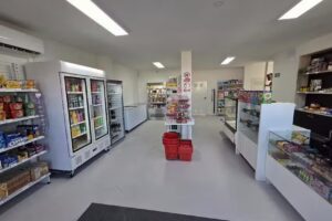 Casi de todo, Alimentacion y Bazar