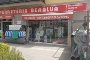 FERRETER&Iacute;A BENALUA