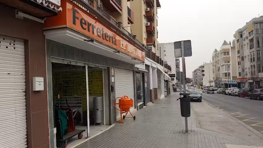 Ferreter&iacute;a El Llavin (Camino viejo de M&aacute;laga)