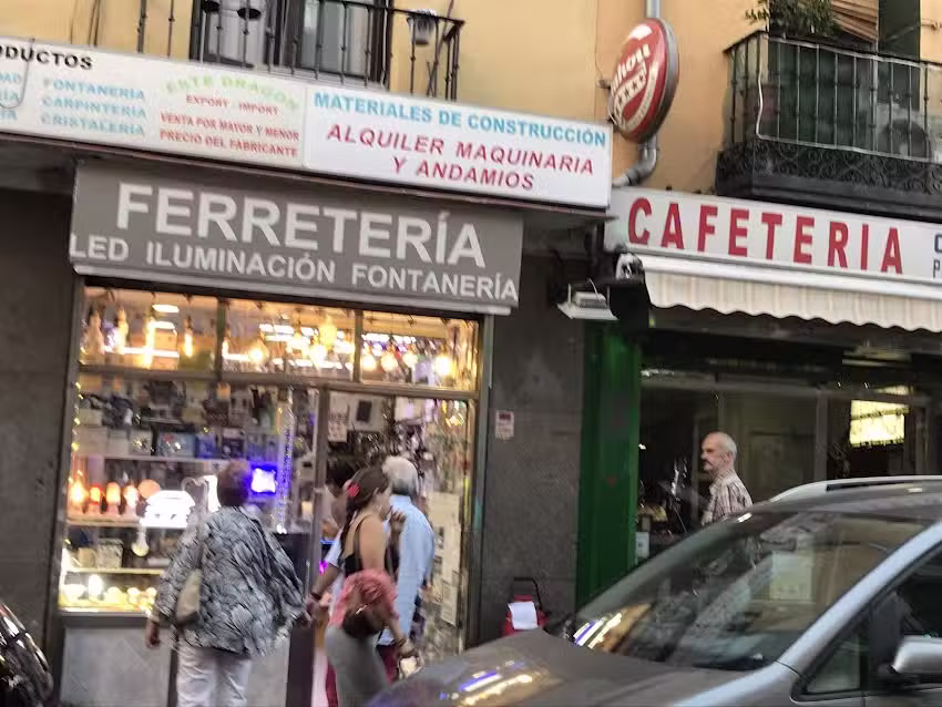 Ferreter&iacute;a-Iluminaci&oacute;n Este Drag&oacute;n