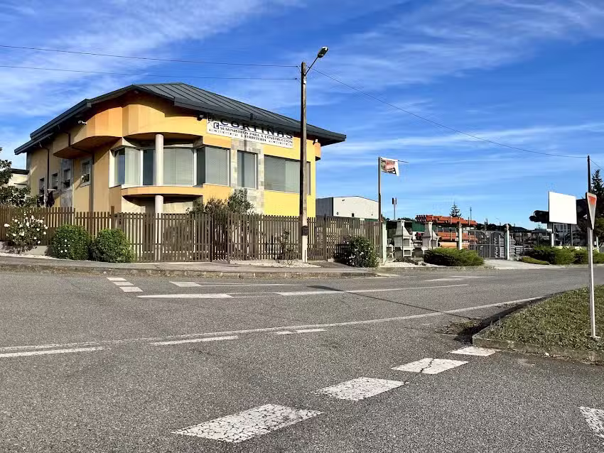 Suministros Corti&ntilde;as (material de construcci&oacute;n y ferreter&iacute;a)