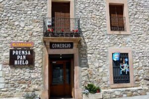 TIENDA COMERCIO ESTANCO FERRETER&Iacute;A LA VELILLA